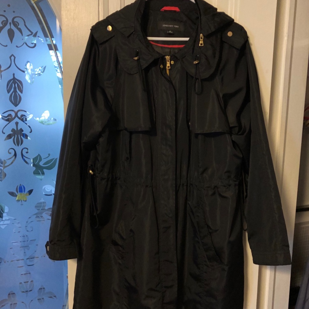 Lightweight rain jacket
